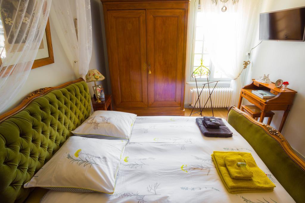 La Petite Maison Pres De L'Eglise Meillac Zimmer foto